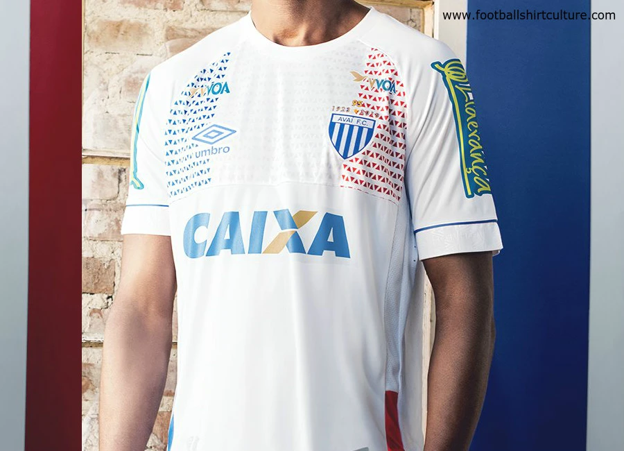 Ava&iacute; 2018 Lion Bleu Umbro Nations Shirt
