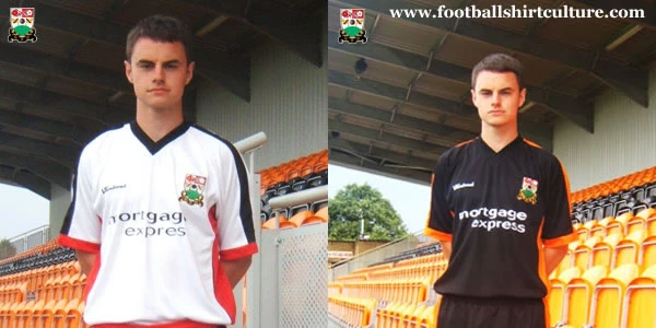 Barnet FC 08/09 Home and Away Vandanel kits
