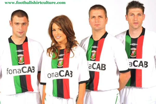 Glentoran 08/09 Home Umbro football kit unveiled