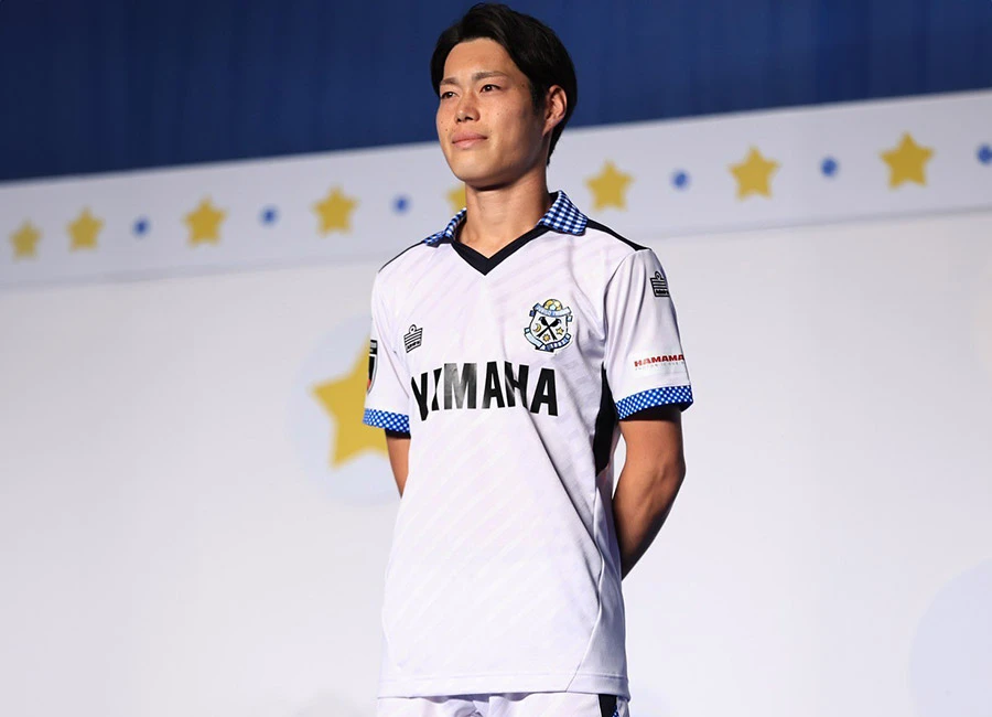 J&uacute;bilo Iwata 2024 Admiral Away Kit