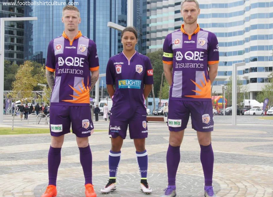 Perth Glory 16/17 Macron Heritage Kit