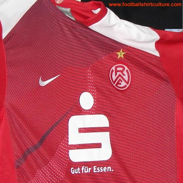 rot-weiss-essen_08_09_home_kit_nike.jpg