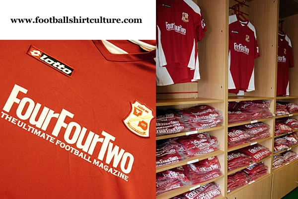 Swindon Town 08/09 Home Lotto football shirt