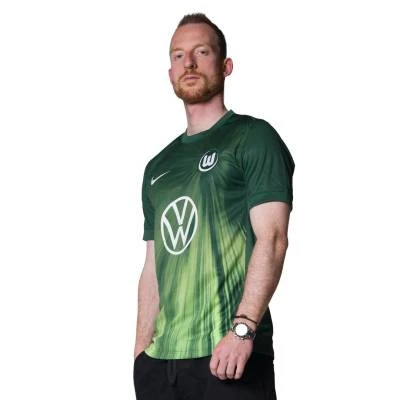 vfl_wolfsburg_25_26_nike_home_kit_3.jpg