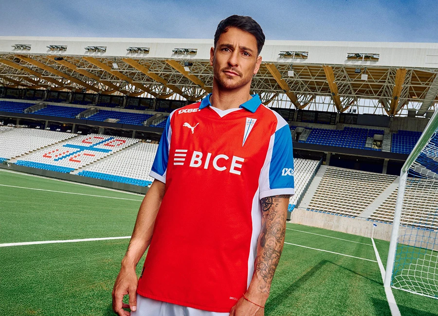 Universidad Cat&oacute;lica 2026 Puma Away kit