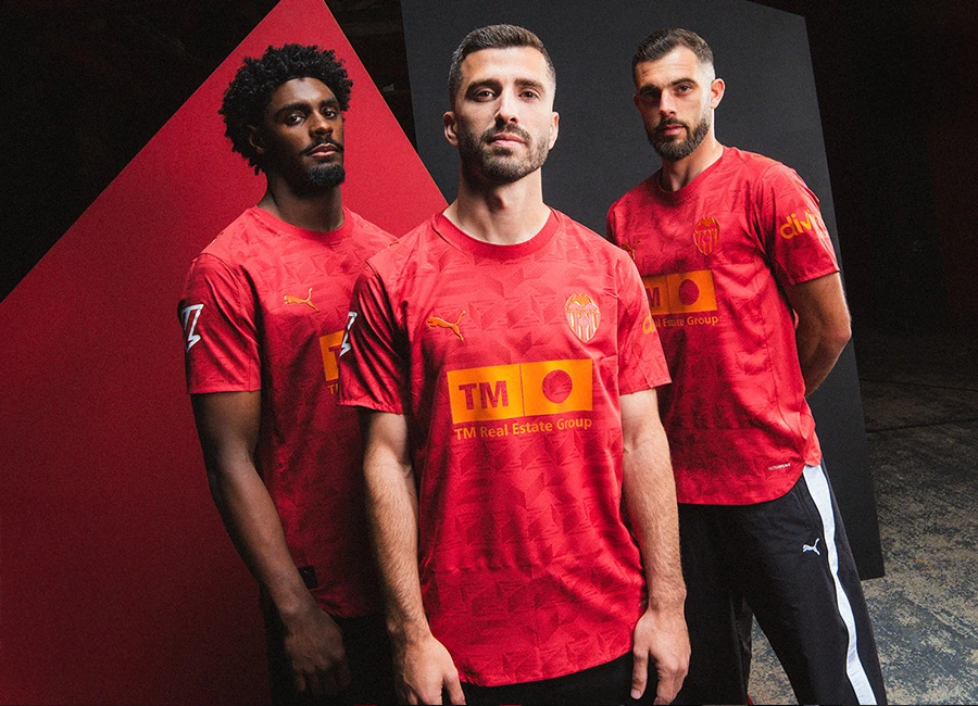 Valencia 25/26 Puma Away Kit